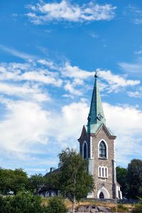 Vi deltar i en gudstjänst i Västra Frölunda kyrka
